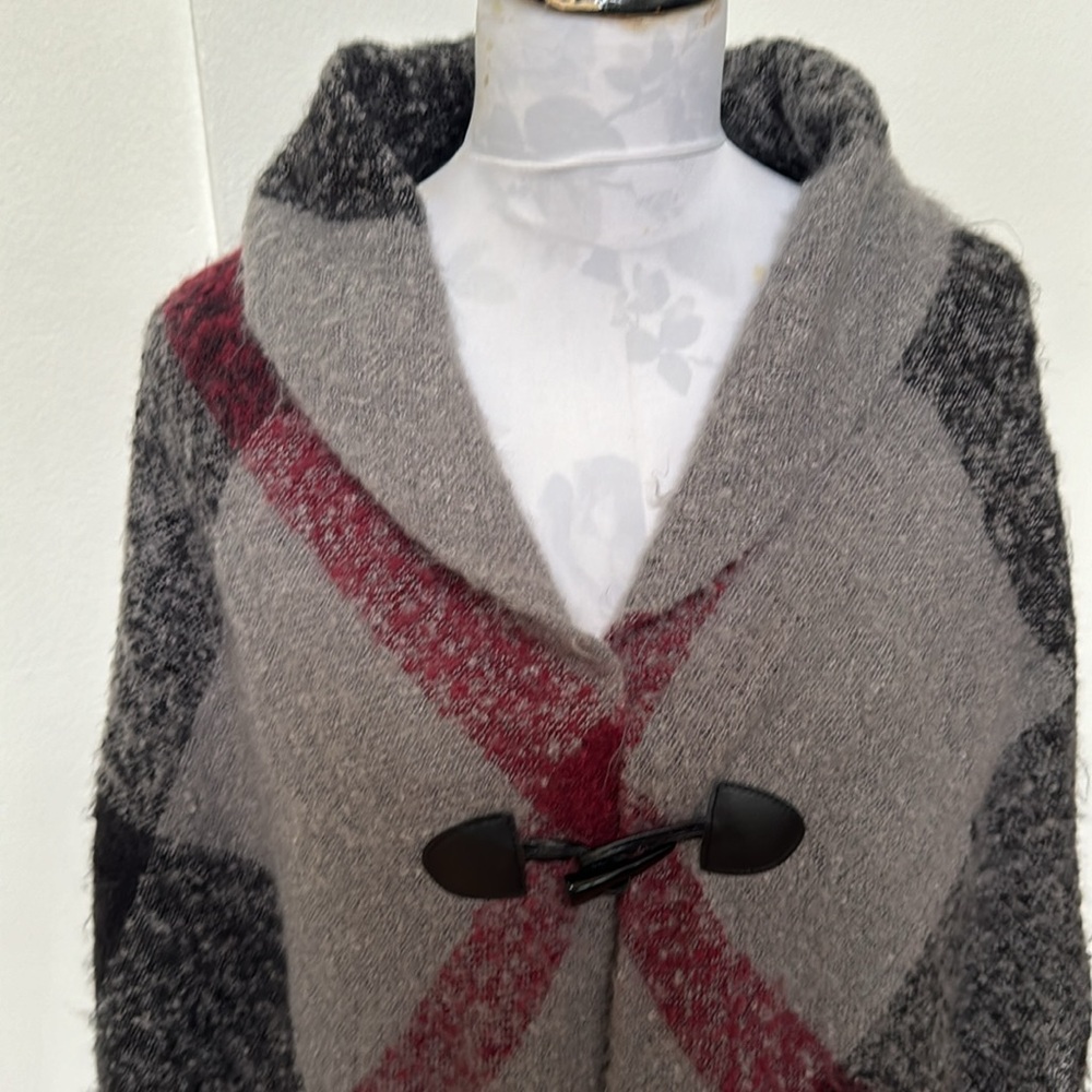 Altare Open Front Shawl Toggle Wrap - Picture 3 of 9